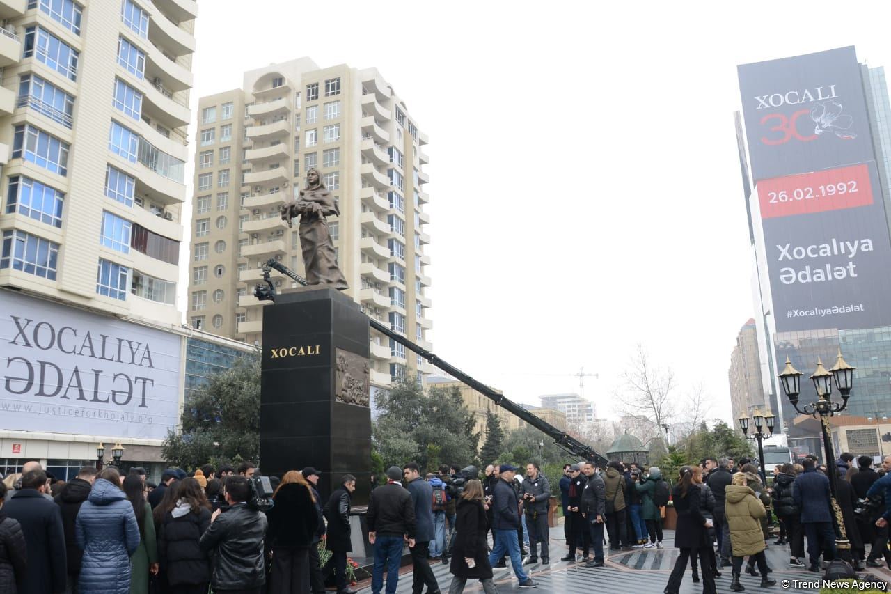 Azərbaycan ictimaiyyəti "Ana harayı" abidəsini ziyarət edir (FOTO/VİDEO)