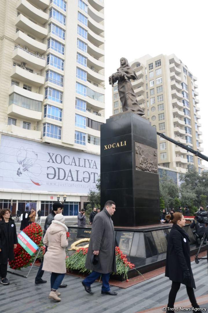Azərbaycan ictimaiyyəti "Ana harayı" abidəsini ziyarət edir (FOTO/VİDEO)