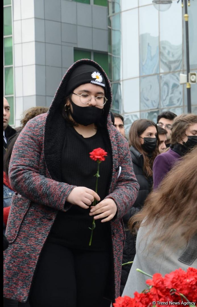 Azərbaycan ictimaiyyəti "Ana harayı" abidəsini ziyarət edir (FOTO/VİDEO)