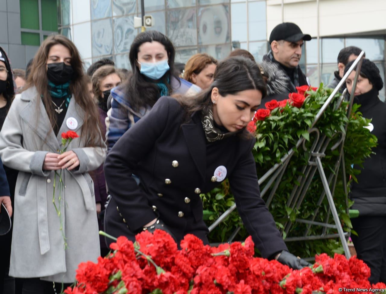 Azərbaycan ictimaiyyəti "Ana harayı" abidəsini ziyarət edir (FOTO/VİDEO)