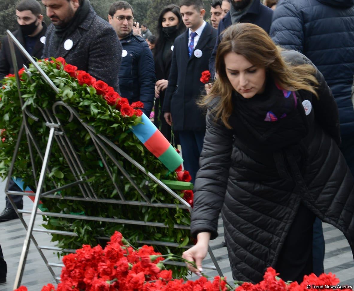 Azərbaycan ictimaiyyəti "Ana harayı" abidəsini ziyarət edir (FOTO/VİDEO)