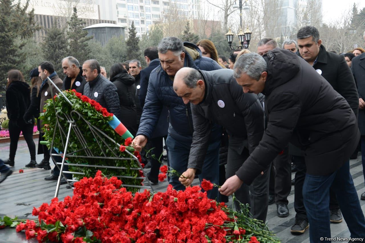 Azərbaycan ictimaiyyəti "Ana harayı" abidəsini ziyarət edir (FOTO/VİDEO)