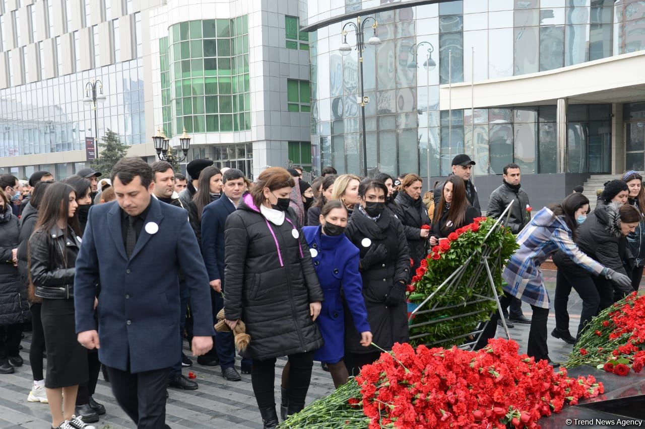 Azərbaycan ictimaiyyəti "Ana harayı" abidəsini ziyarət edir (FOTO/VİDEO)