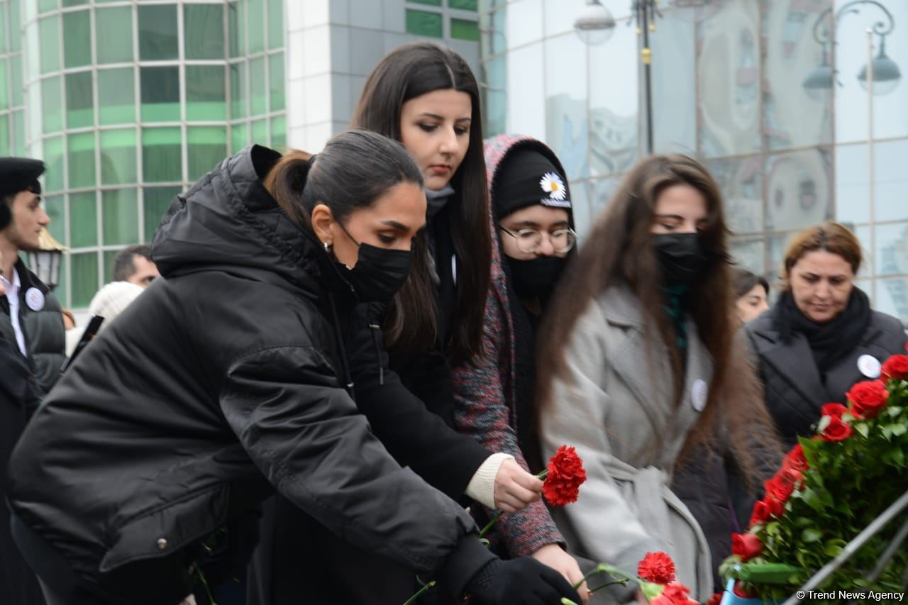 Azərbaycan ictimaiyyəti "Ana harayı" abidəsini ziyarət edir (FOTO/VİDEO)