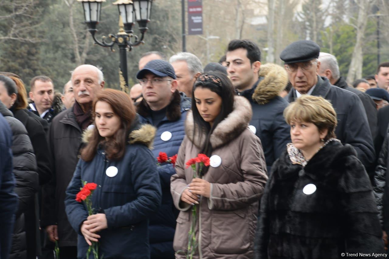 Azərbaycan ictimaiyyəti "Ana harayı" abidəsini ziyarət edir (FOTO/VİDEO)