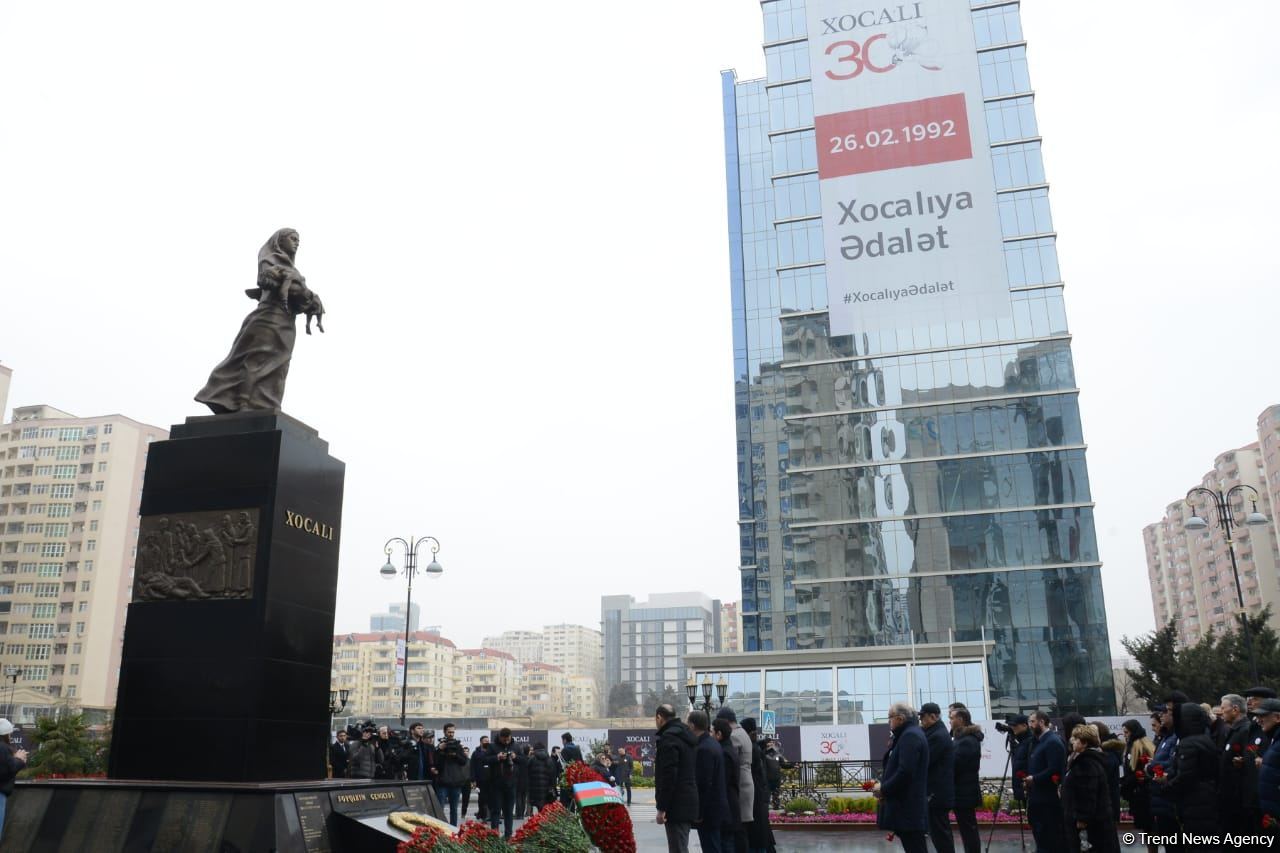 Azərbaycan ictimaiyyəti "Ana harayı" abidəsini ziyarət edir (FOTO/VİDEO)