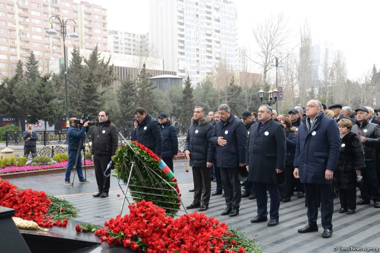 Azərbaycan ictimaiyyəti "Ana harayı" abidəsini ziyarət edir (FOTO/VİDEO)