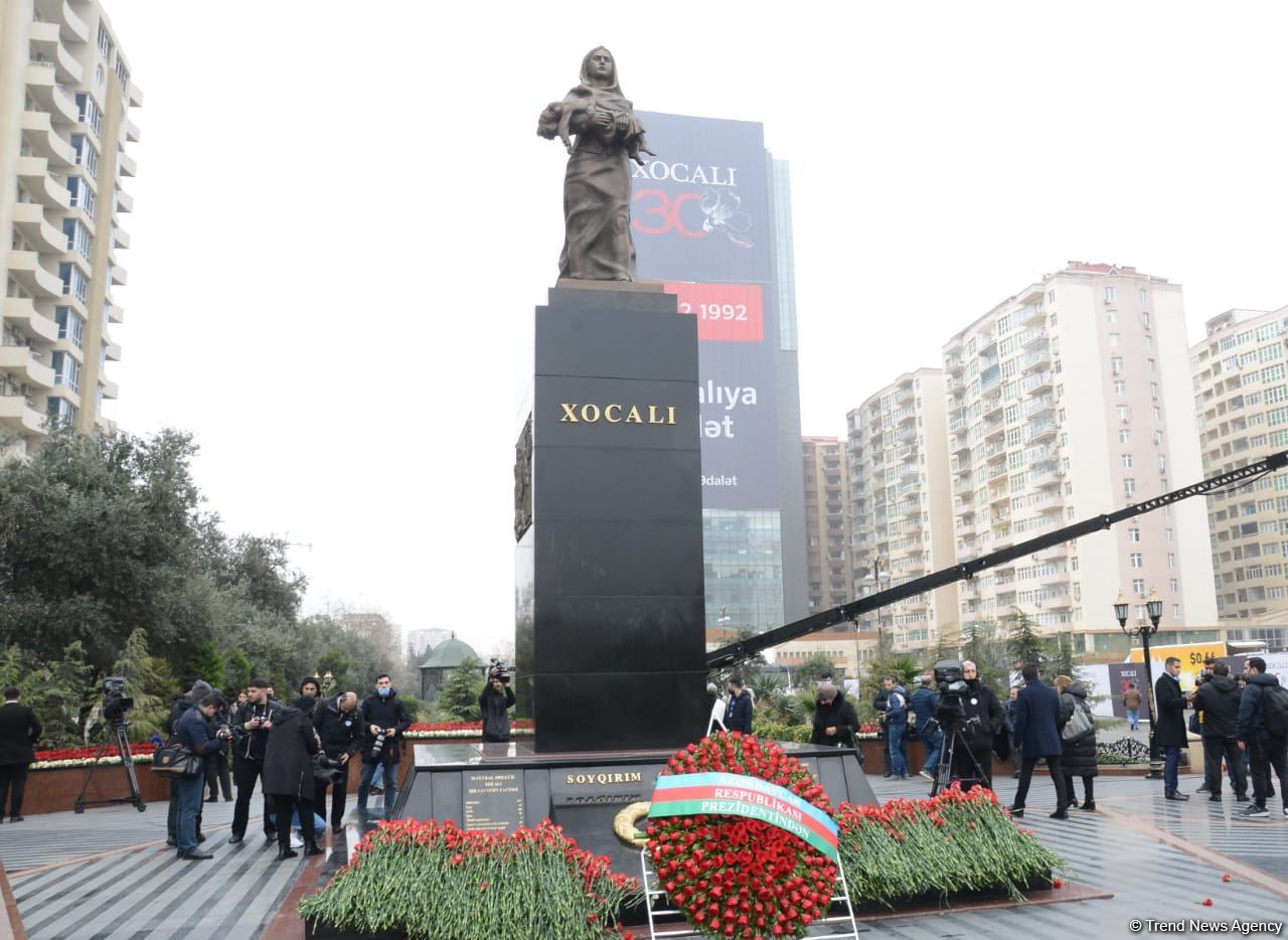 Azərbaycan ictimaiyyəti "Ana harayı" abidəsini ziyarət edir (FOTO/VİDEO)