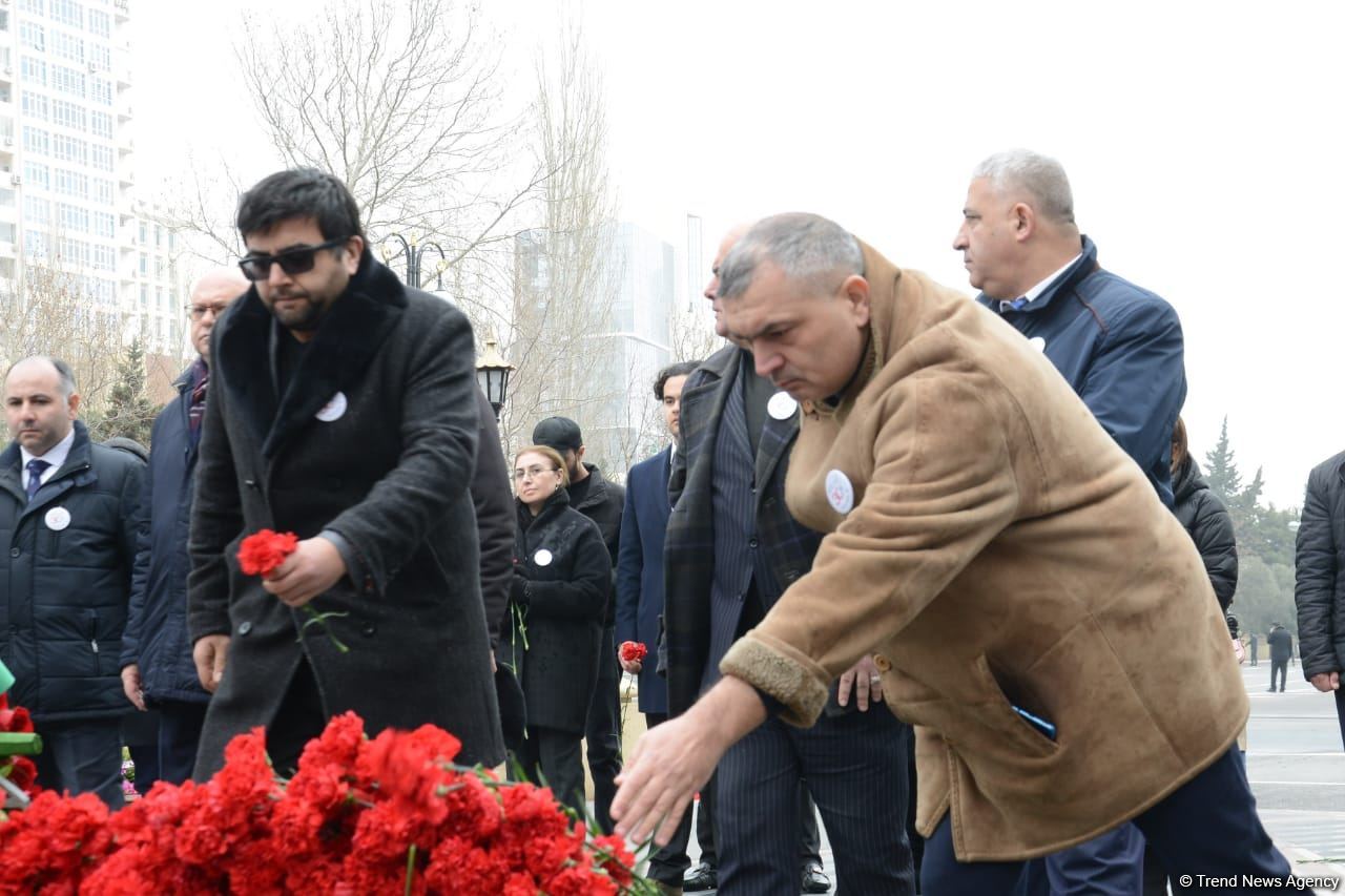 Azərbaycan ictimaiyyəti "Ana harayı" abidəsini ziyarət edir (FOTO/VİDEO)
