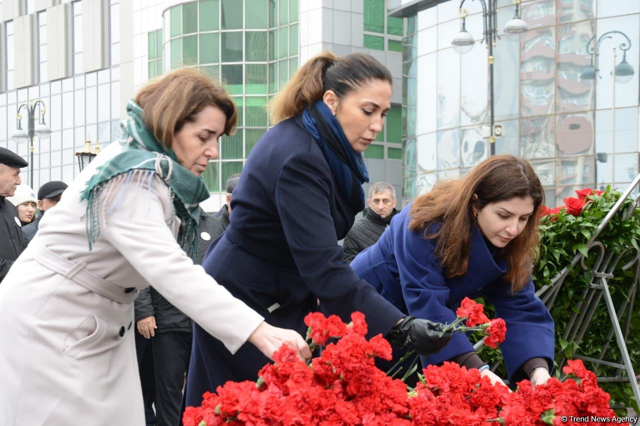 Azərbaycan ictimaiyyəti "Ana harayı" abidəsini ziyarət edir (FOTO/VİDEO)