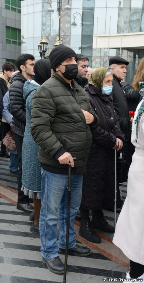 Azərbaycan ictimaiyyəti "Ana harayı" abidəsini ziyarət edir (FOTO/VİDEO)