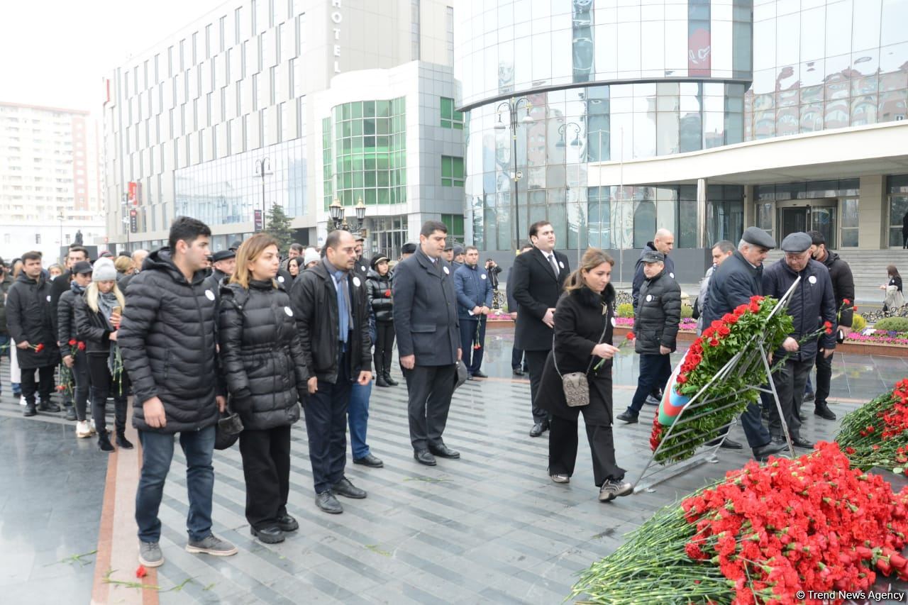 Azərbaycan ictimaiyyəti "Ana harayı" abidəsini ziyarət edir (FOTO/VİDEO)