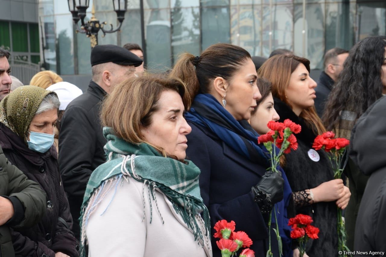 Azərbaycan ictimaiyyəti "Ana harayı" abidəsini ziyarət edir (FOTO/VİDEO)