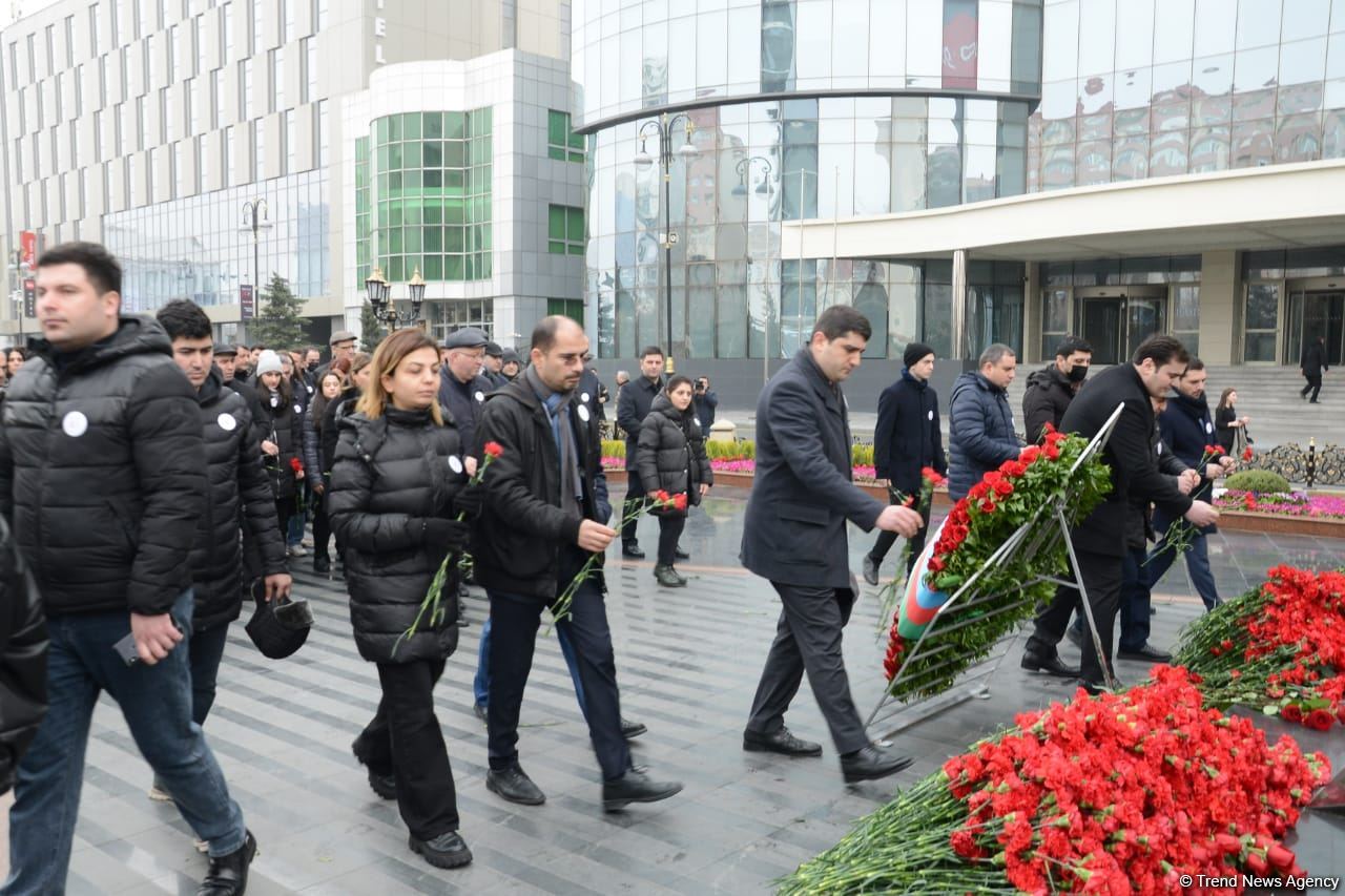 Azərbaycan ictimaiyyəti "Ana harayı" abidəsini ziyarət edir (FOTO/VİDEO)