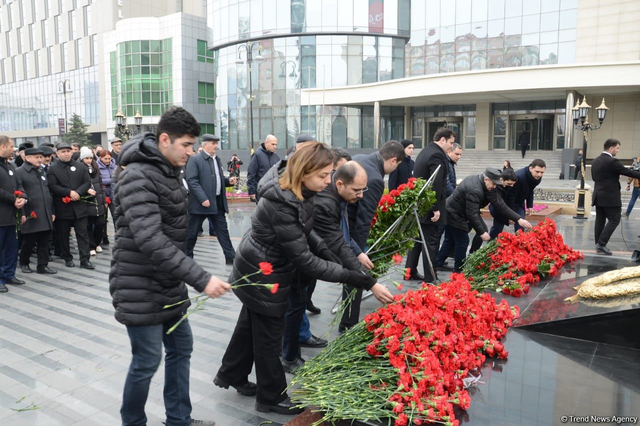 Azərbaycan ictimaiyyəti "Ana harayı" abidəsini ziyarət edir (FOTO/VİDEO)