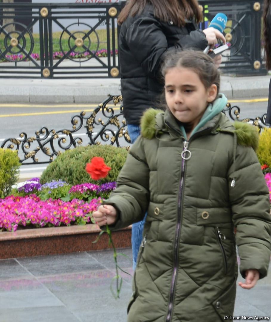 Azərbaycan ictimaiyyəti "Ana harayı" abidəsini ziyarət edir (FOTO/VİDEO)