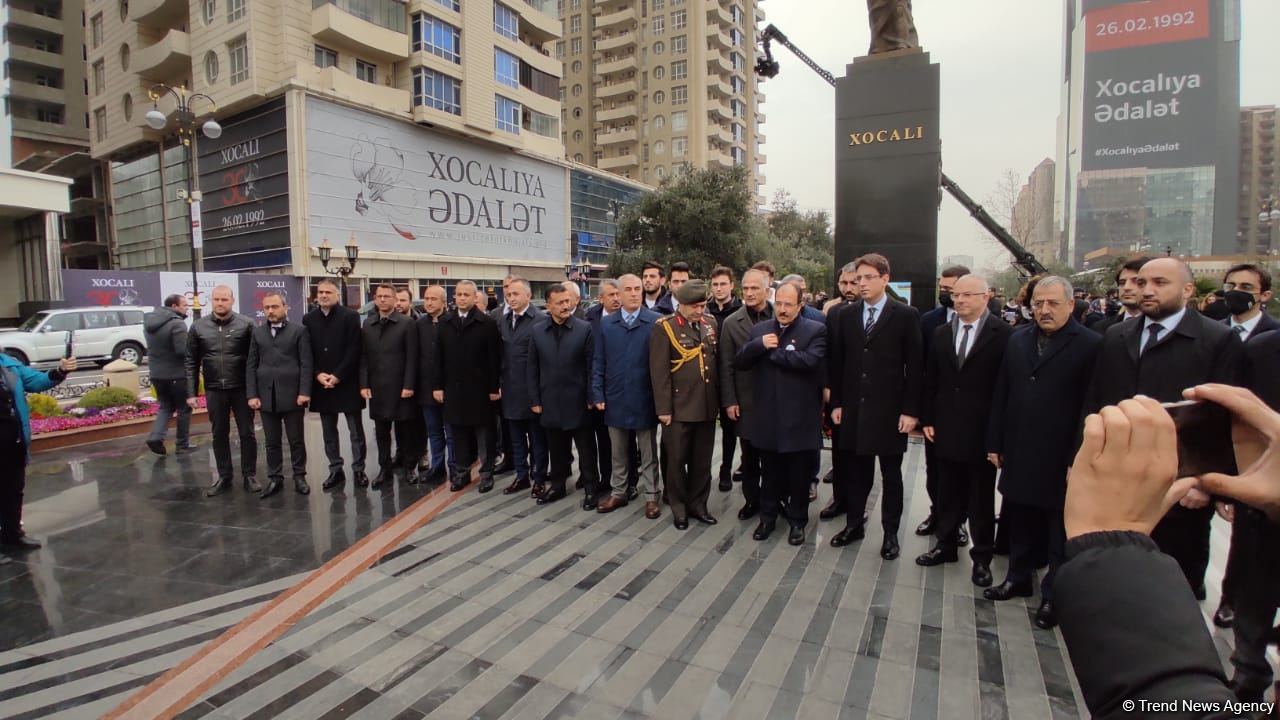 Azərbaycan ictimaiyyəti "Ana harayı" abidəsini ziyarət edir (FOTO/VİDEO)