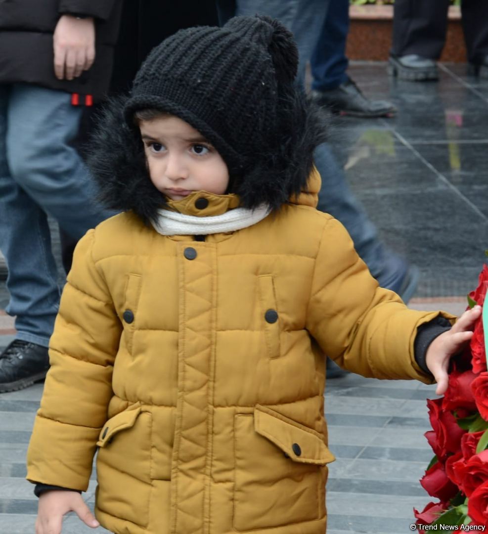 Azərbaycan ictimaiyyəti "Ana harayı" abidəsini ziyarət edir (FOTO/VİDEO)