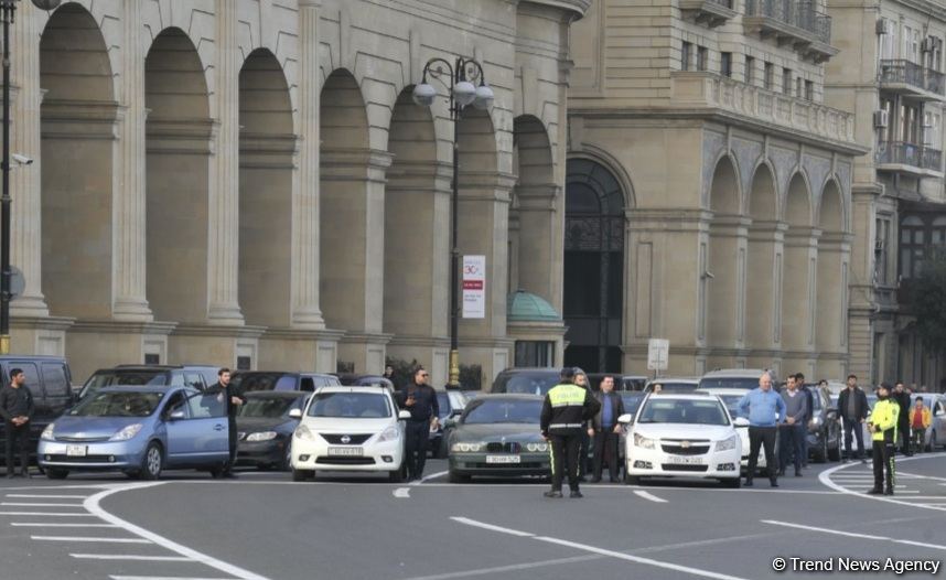 Xocalı qurbanlarının xatirəsi bir dəqiqəlik sükutla yad olunub (FOTO)