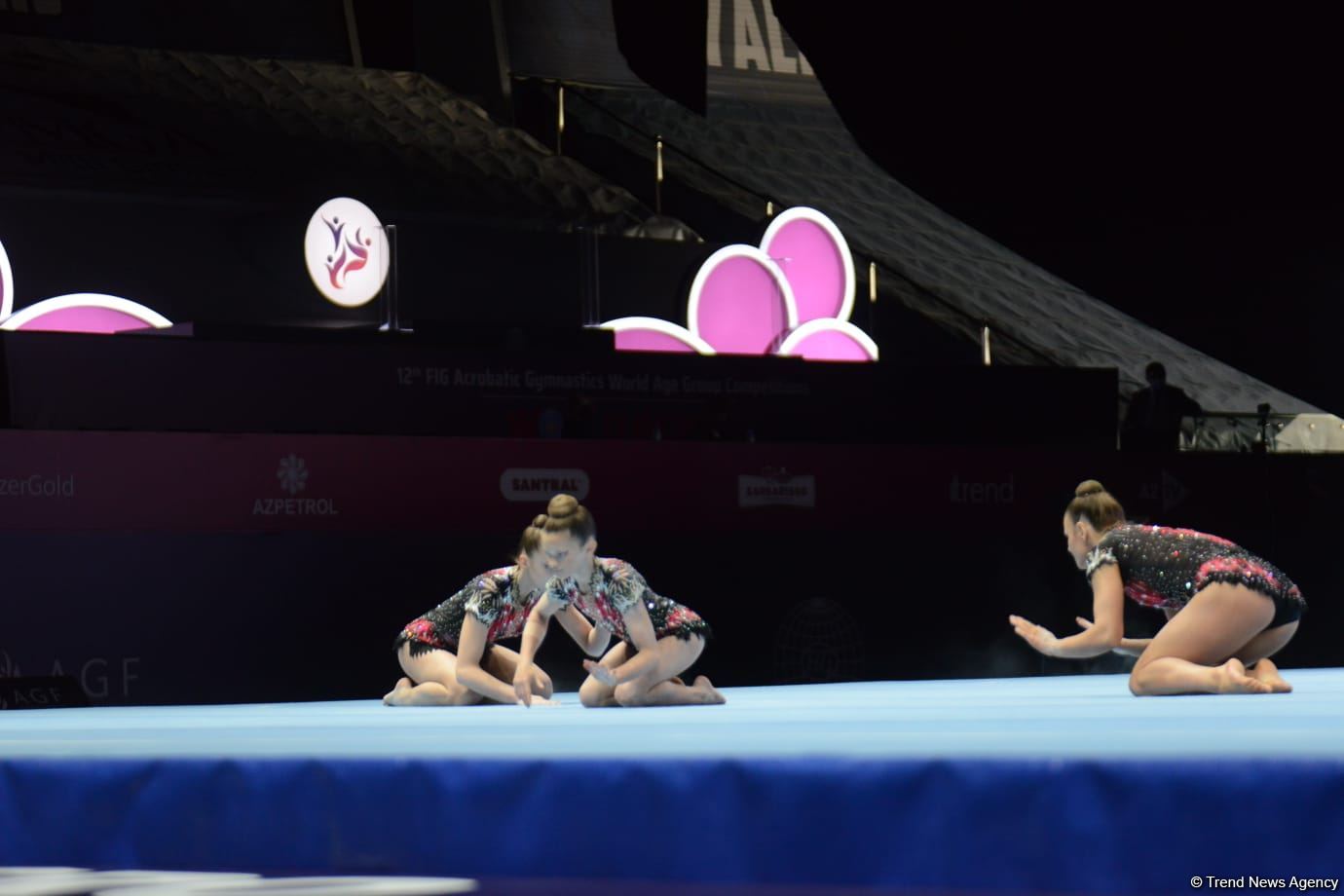 Bakıda Akrobatika Gimnastikası üzrə 12-ci Dünya Yaş Qrupları Yarışlarının üçüncü günü start götürüb (FOTO)