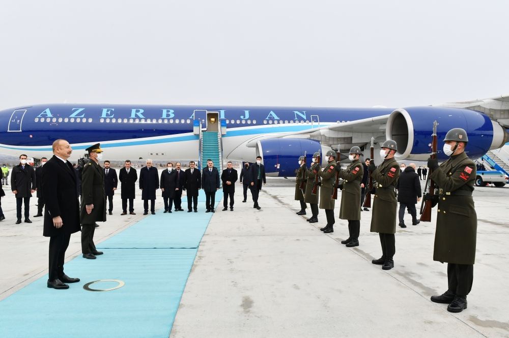 Prezident İlham Əliyev Türkiyəyə işgüzar səfərə gəlib (FOTO/VİDEO)