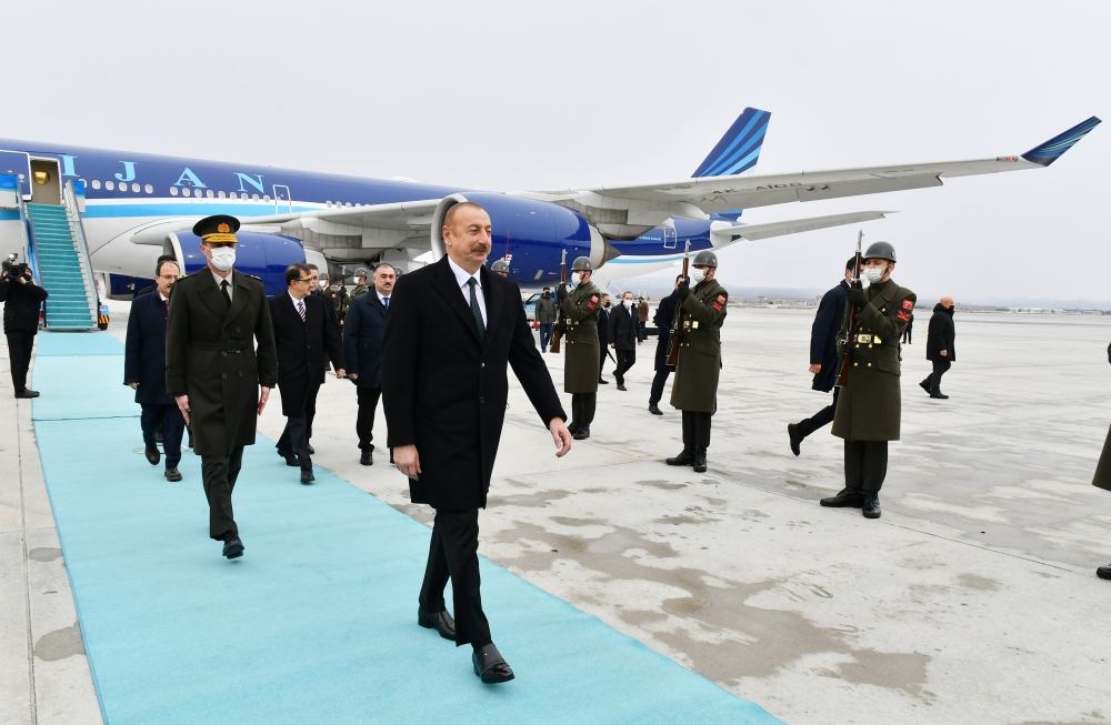 Prezident İlham Əliyev Türkiyəyə işgüzar səfərə gəlib (FOTO/VİDEO)