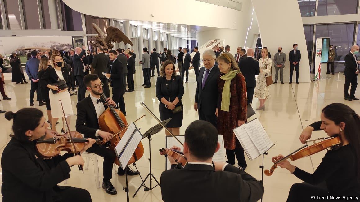 Azərbaycan və Böyük Britaniya münasibətləri təkcə enerji sahəsində əməkdaşlığa əsaslanmır - Səfir (FOTO)