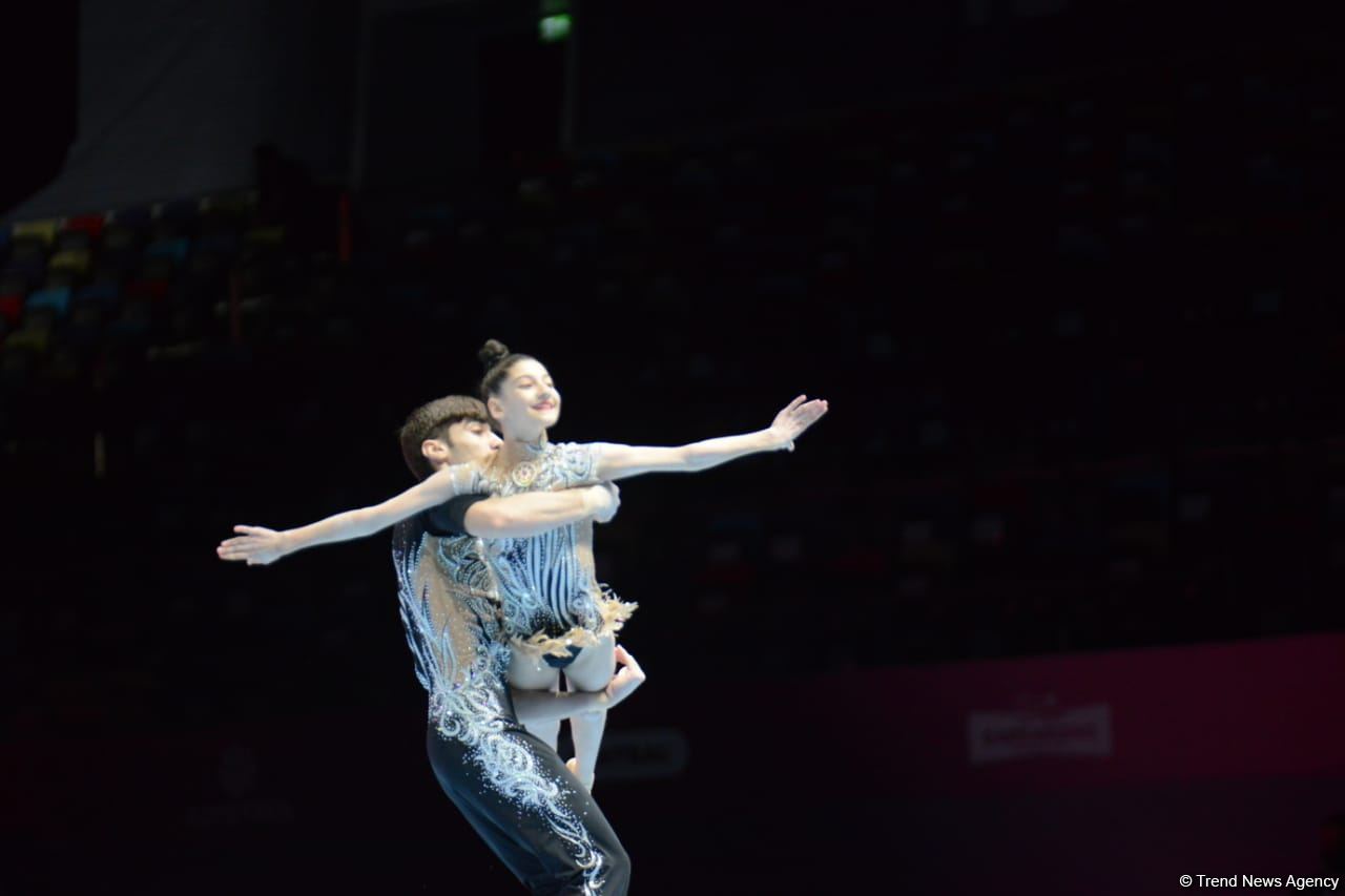 Bakıda akrobatika gimnastikası üzrə dünya çempionatının ikinci günü start götürüb (FOTO)
