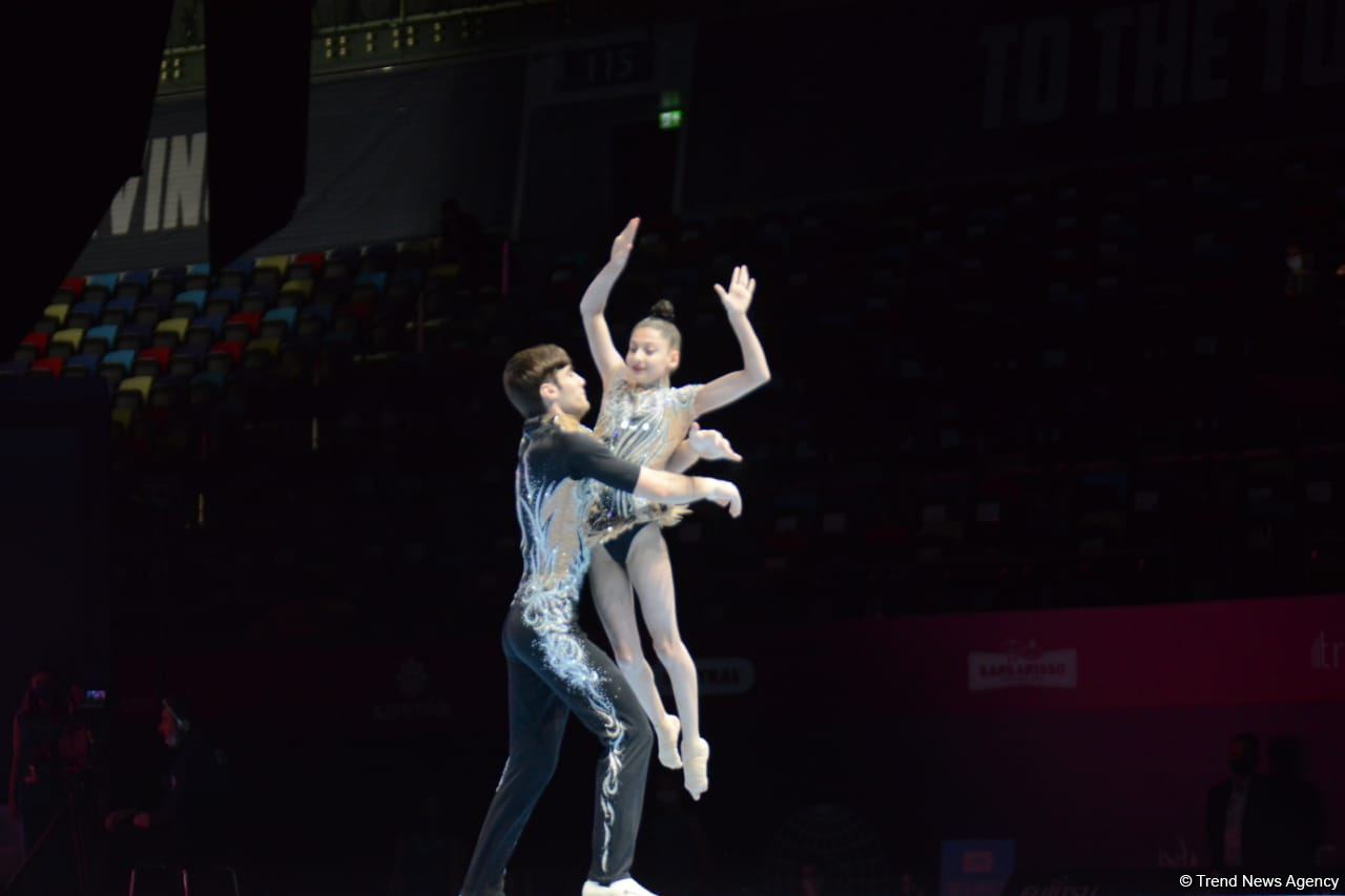 Bakıda akrobatika gimnastikası üzrə dünya çempionatının ikinci günü start götürüb (FOTO)