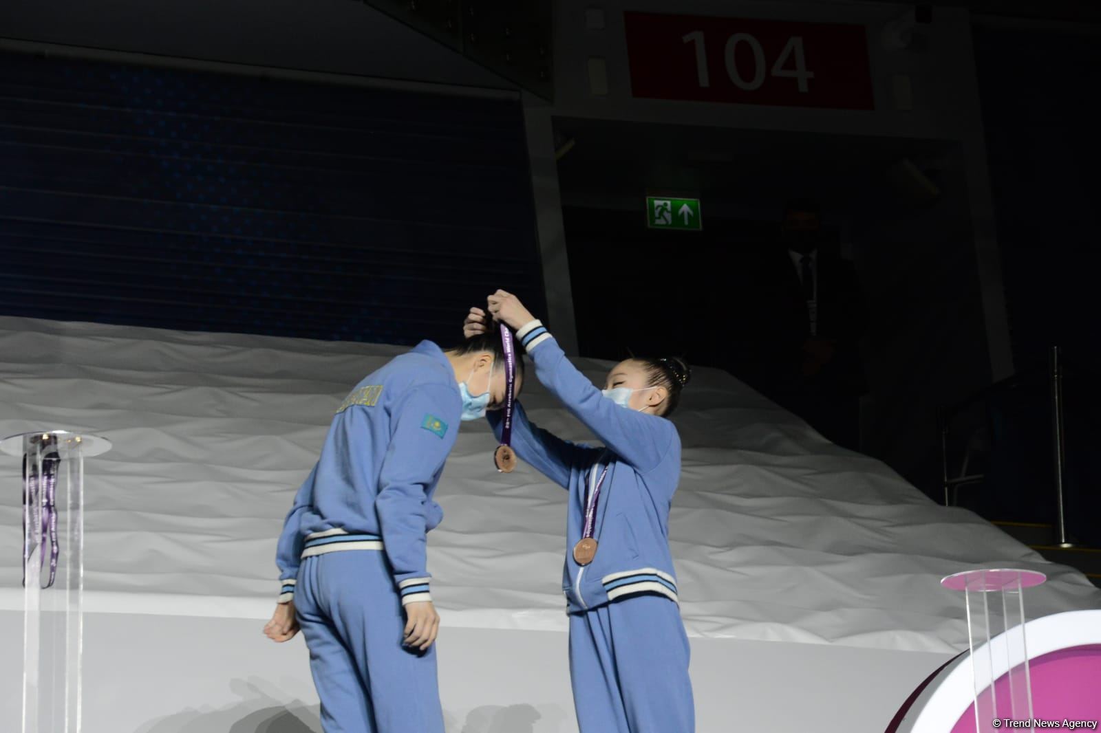 Akrobatika gimnastikası üzrə dünya çempionatında qaliblərin mükafatlandırılma mərasimi keçirilib (FOTO)