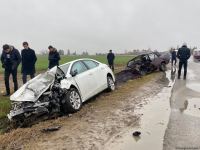 Ağdamda iki avtomobil toqquşub, iki nəfər yaralanıb (FOTO)