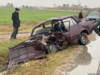 Ağdamda iki avtomobil toqquşub, iki nəfər yaralanıb (FOTO)
