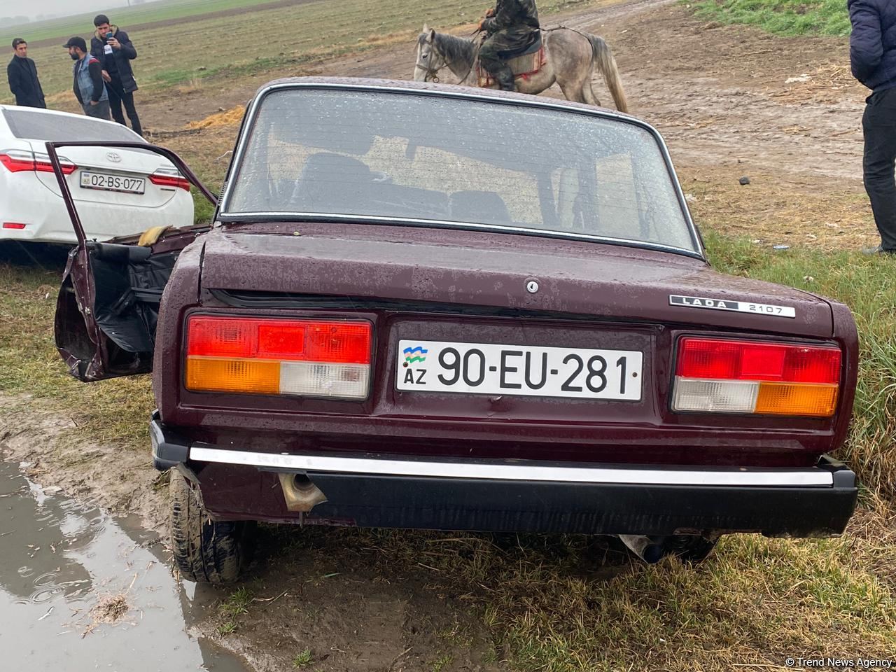 Ağdamda iki avtomobil toqquşub, iki nəfər yaralanıb (FOTO)