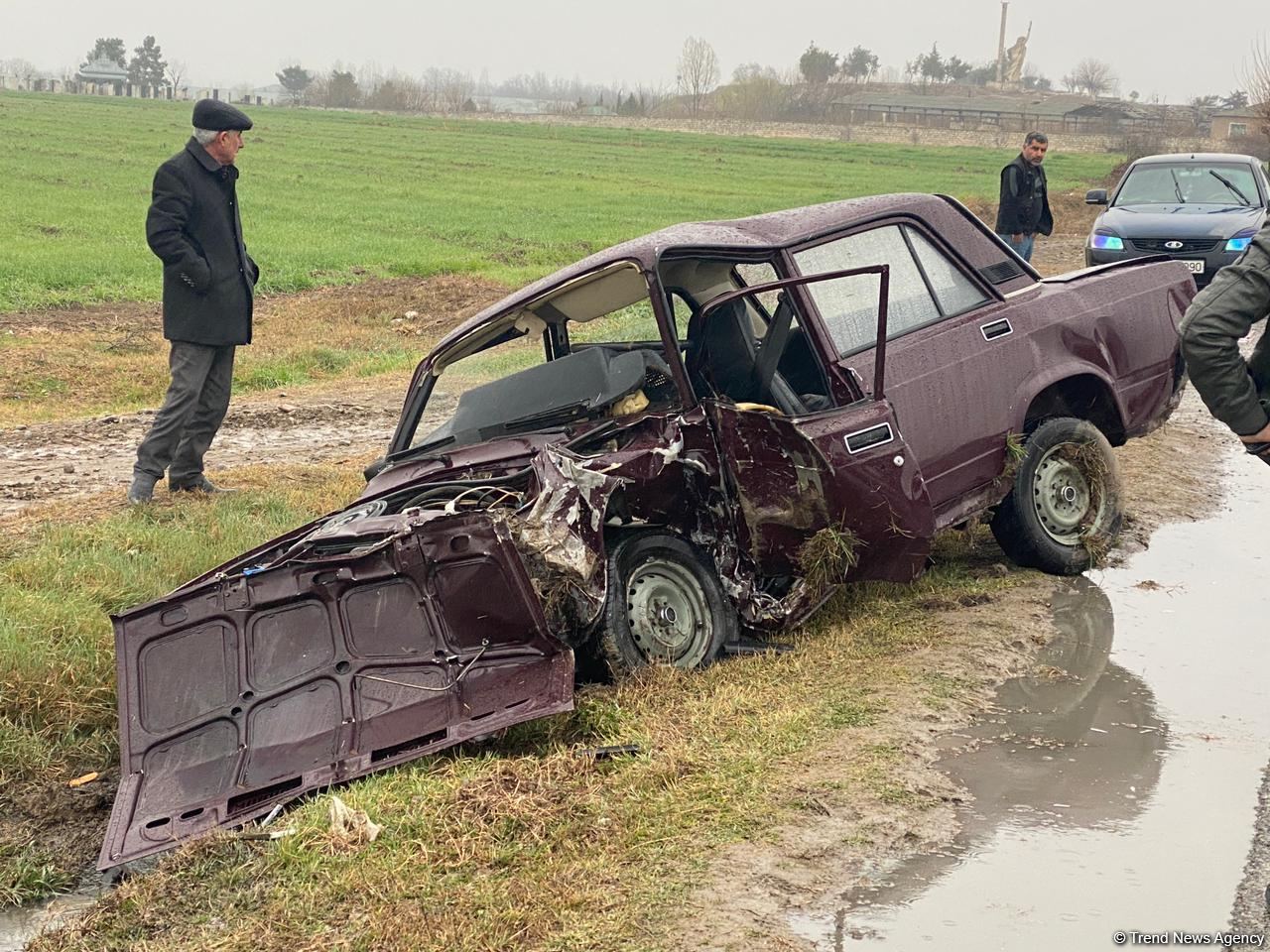 Ağdamda iki avtomobil toqquşub, iki nəfər yaralanıb (FOTO)