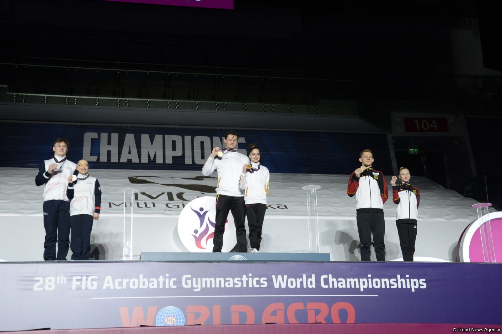 Akrobatika gimnastikası üzrə qarışıq cütlüklər, qadınlar və kişilər qrupları arasında mükafatlandırma mərasimi keçirilib (FOTO)