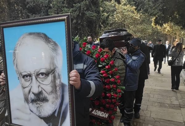 Rüstəm İbrahimbəyov dəfn olunub (FOTO)
