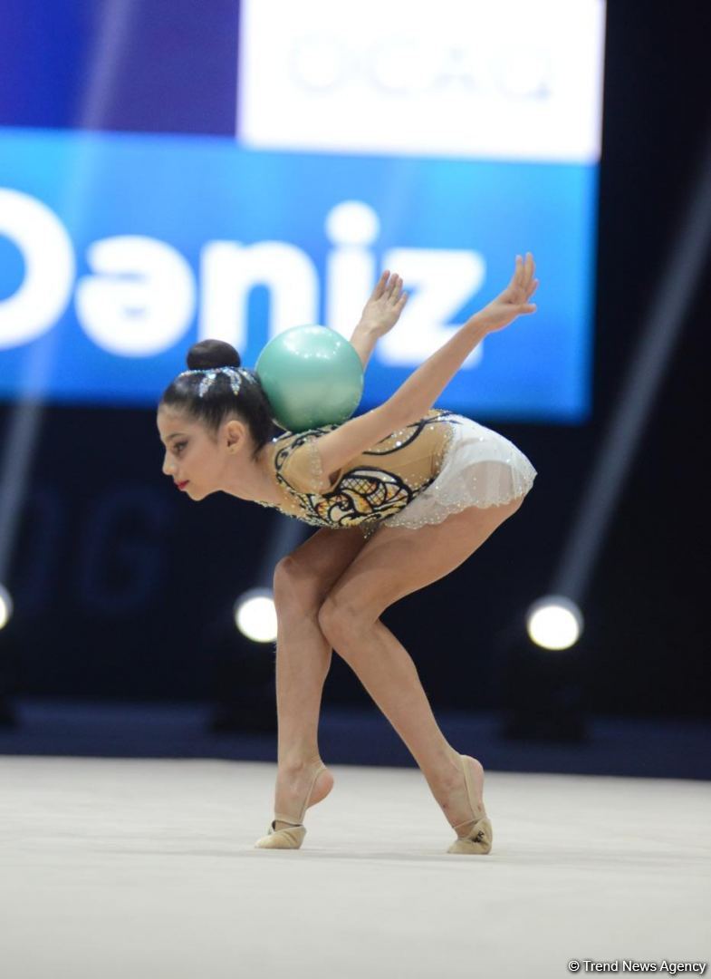 Bakıda bədii gimnastika üzrə Azərbaycan çempionatının birinci günü start götürüb (FOTO)