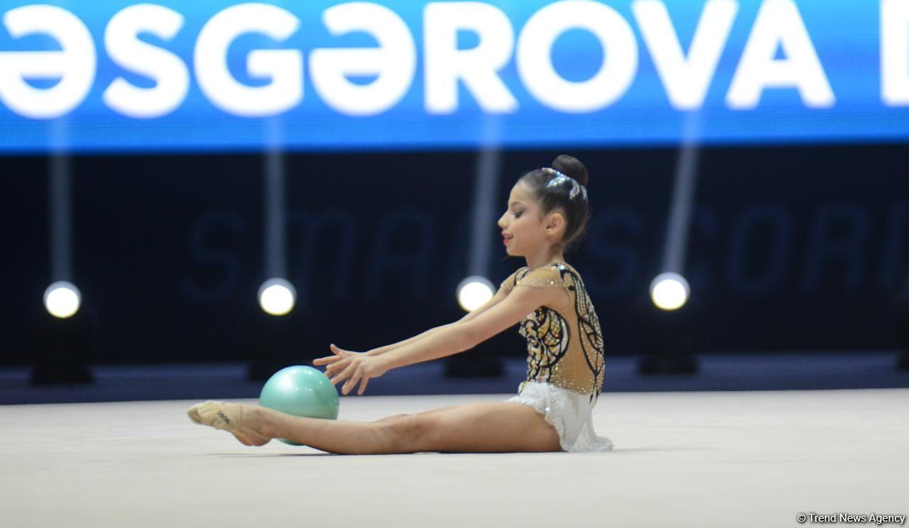 Bakıda bədii gimnastika üzrə Azərbaycan çempionatının birinci günü start götürüb (FOTO)