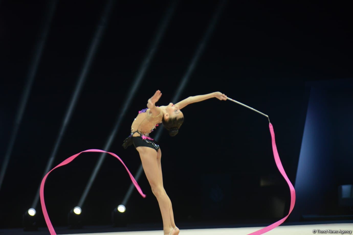 Bakıda bədii gimnastika üzrə Azərbaycan çempionatının birinci günü start götürüb (FOTO)