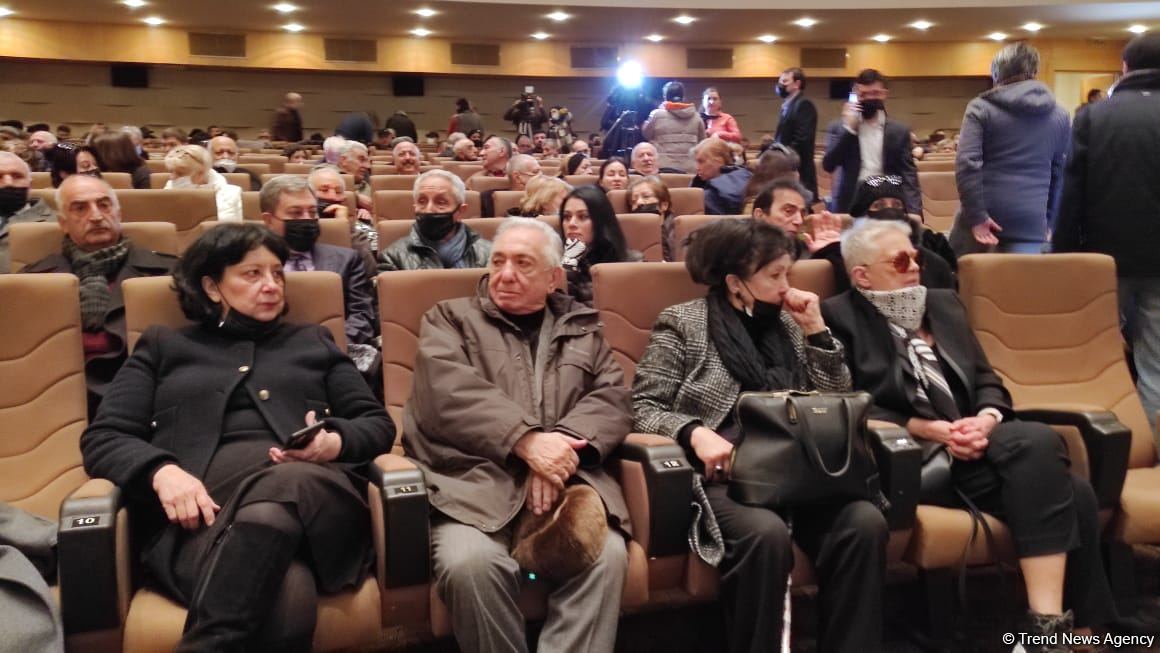 Rüstəm İbrahimbəyovla vida mərasimi keçirilib (FOTO/VİDEO)