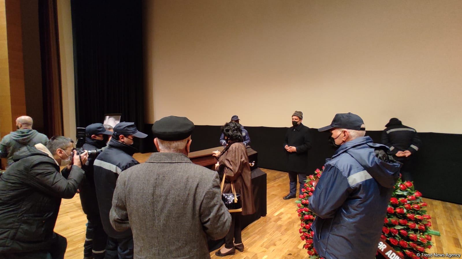 Rüstəm İbrahimbəyovla vida mərasimi keçirilib (FOTO/VİDEO)