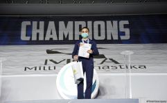 Bədii gimnastika üzrə Azərbaycan çempionatının böyüklər yaş qrupunda qaliblər mükafatlandırılıb (FOTO)