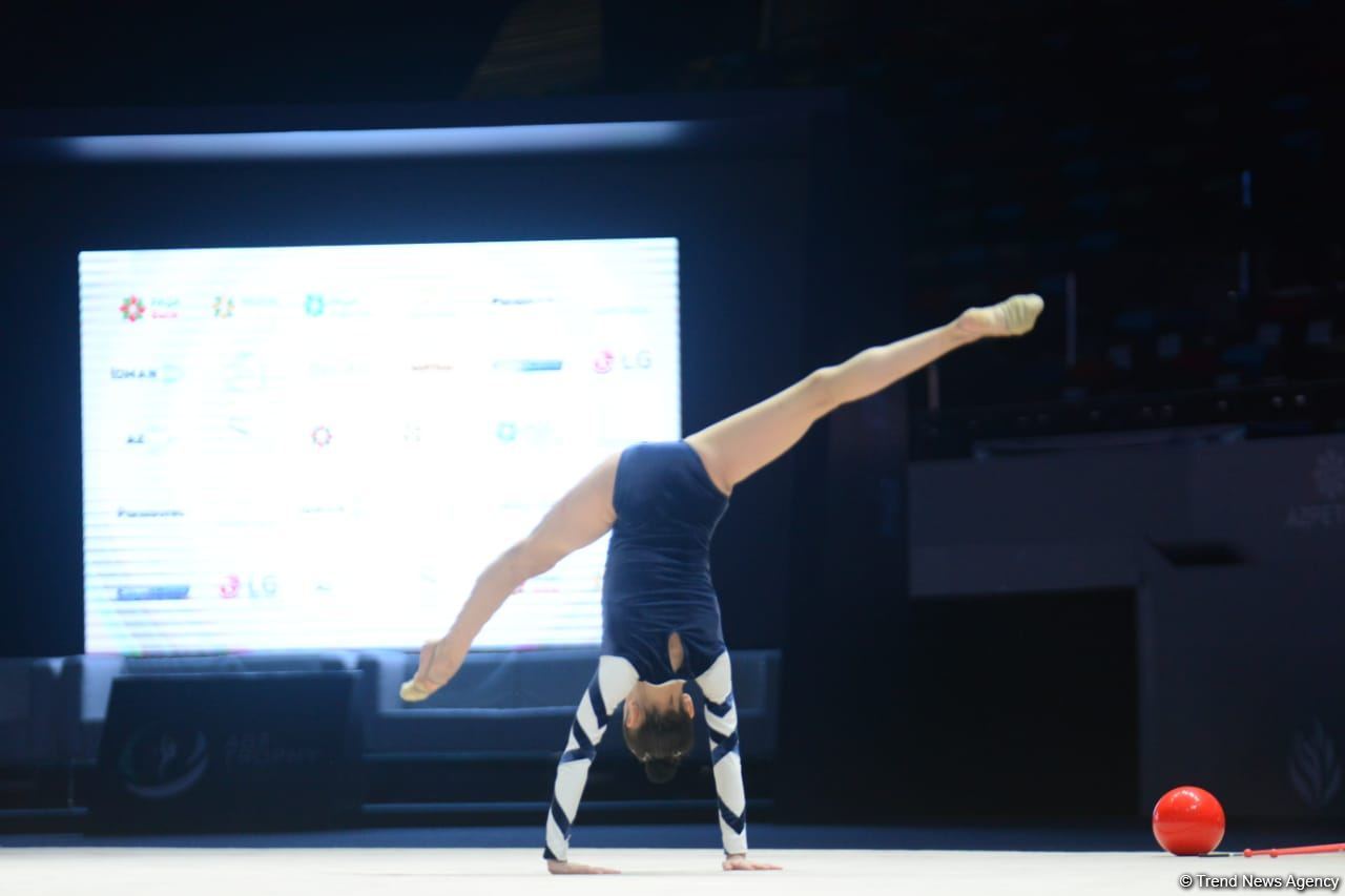 Milli Gimnastika Arenasında bədii gimnastika üzrə Azərbaycan çempionatı davam edir (FOTO)