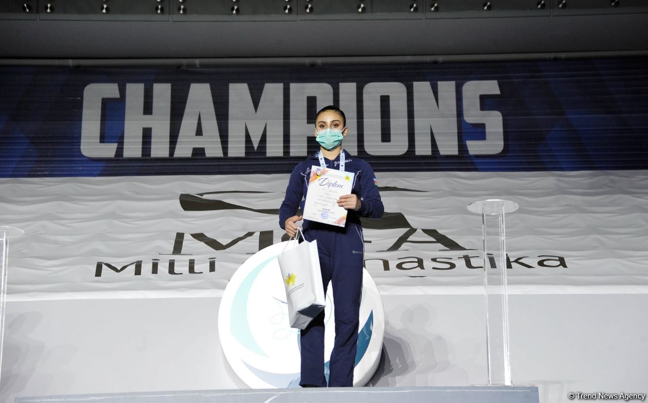 Bədii gimnastika üzrə Azərbaycan çempionatının böyüklər yaş qrupunda qaliblər mükafatlandırılıb (FOTO)