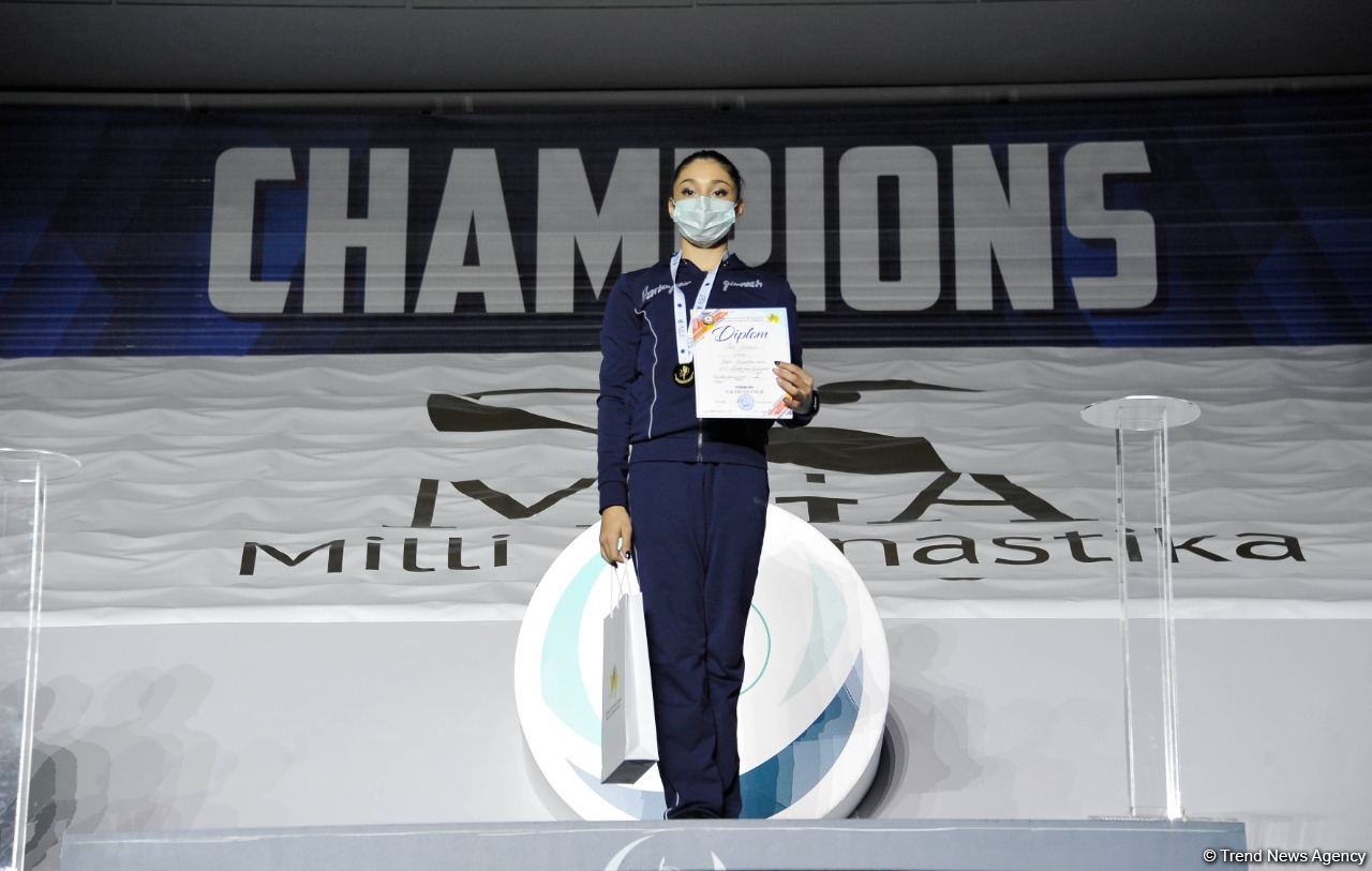 Bədii gimnastika üzrə Azərbaycan çempionatının böyüklər yaş qrupunda qaliblər mükafatlandırılıb (FOTO)