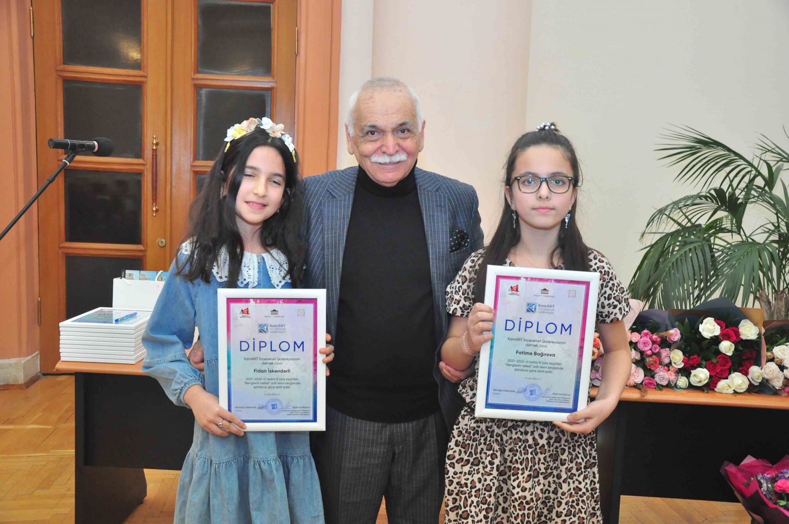 Gənc rəssamların “Rənglərin nəfəsi” sərgisinin açılışı olub (FOTO)