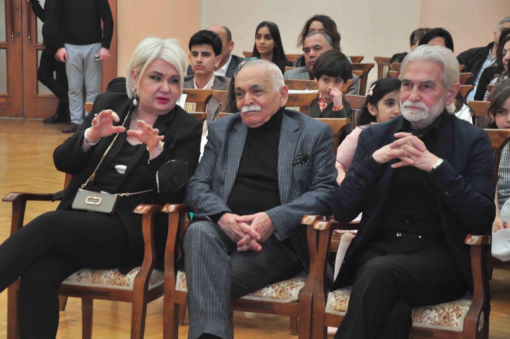Gənc rəssamların “Rənglərin nəfəsi” sərgisinin açılışı olub (FOTO)