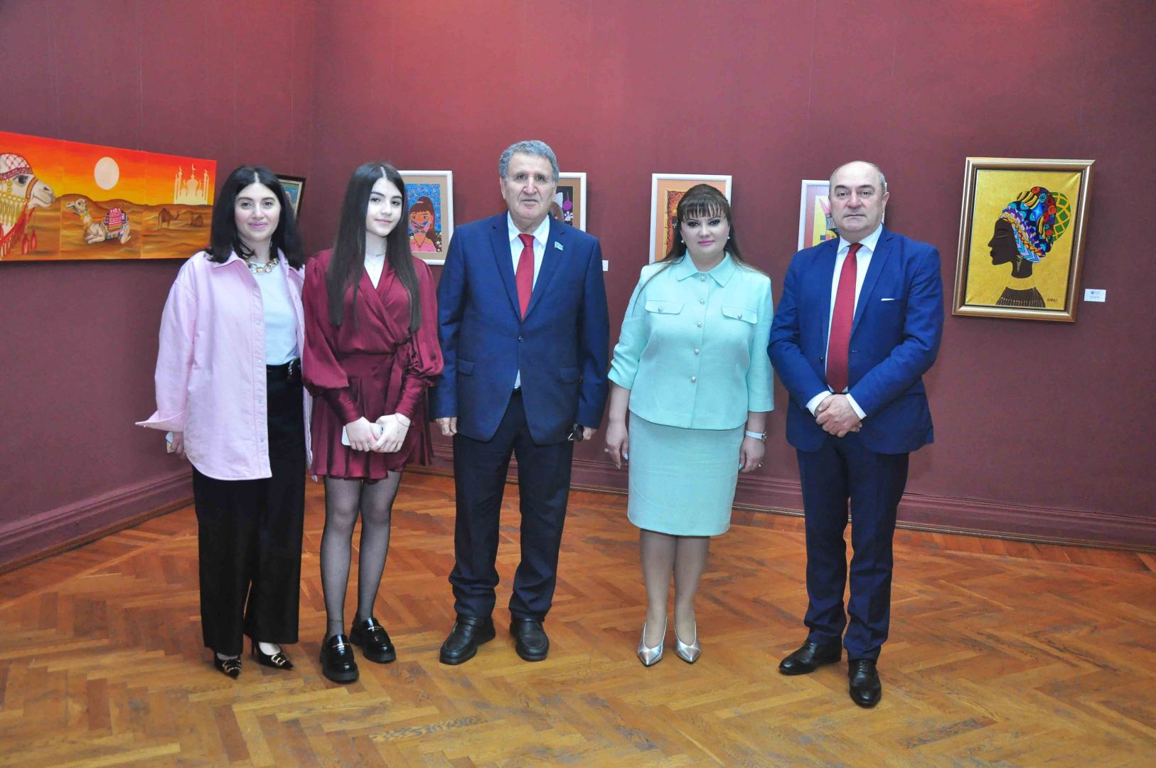 Gənc rəssamların “Rənglərin nəfəsi” sərgisinin açılışı olub (FOTO)