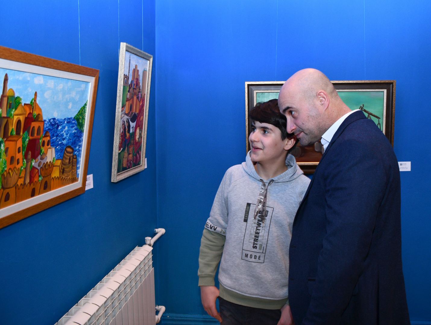 Gənc rəssamların “Rənglərin nəfəsi” sərgisinin açılışı olub (FOTO)