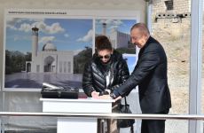 Prezidenti İlham Əliyev və Birinci xanım Mehriban Əliyeva Tərtər rayonunun Suqovuşan qəsəbəsində yeni tikiləcək məscidin təməlini qoyublar (FOTO/VİDEO)